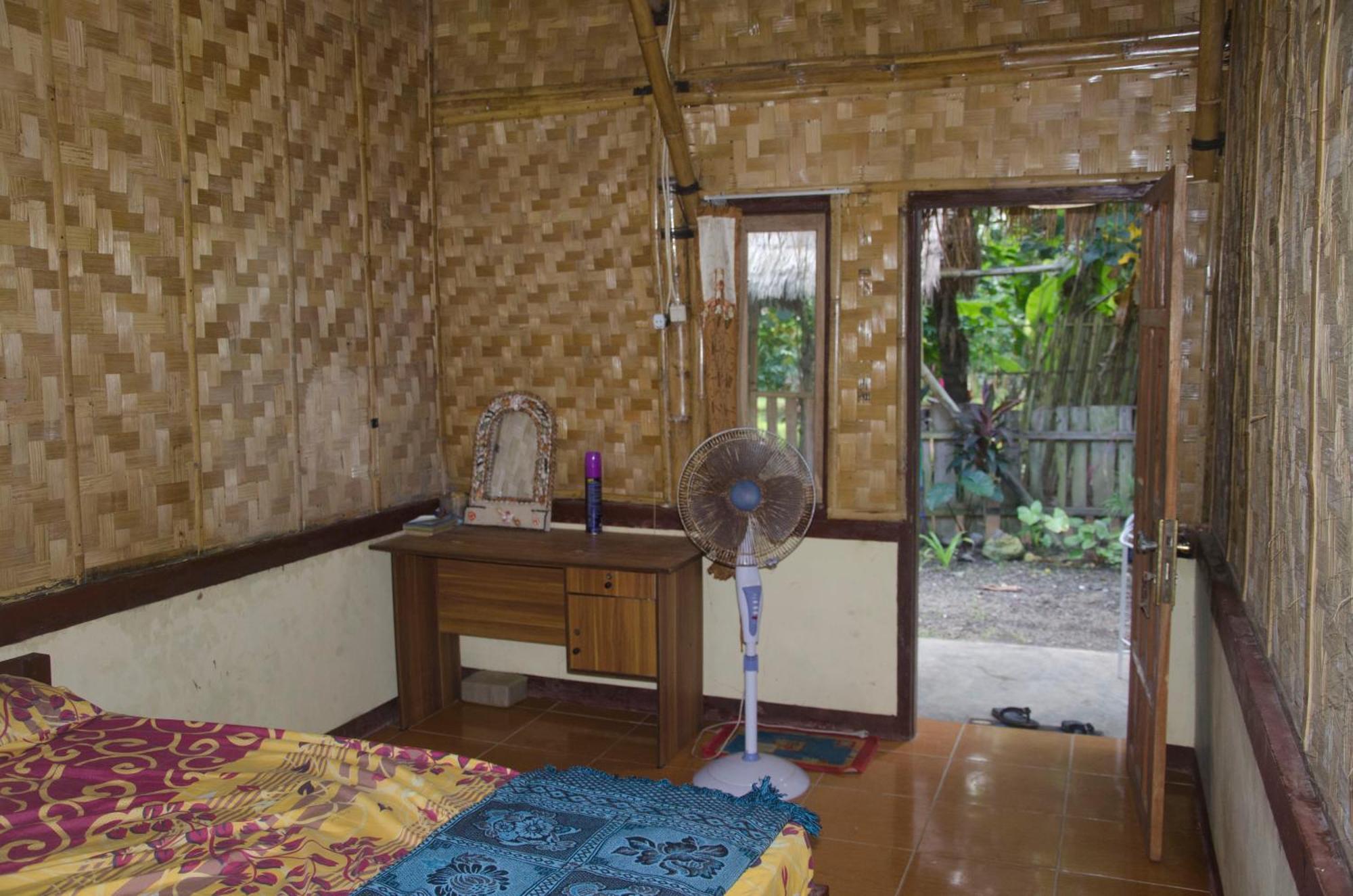 Red Island Bungalows Pasanggaran Exteriör bild