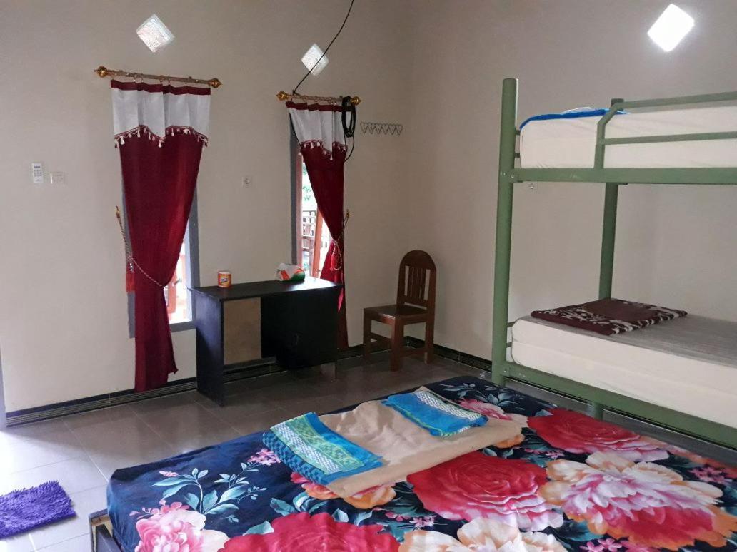 Red Island Bungalows Pasanggaran Rum bild