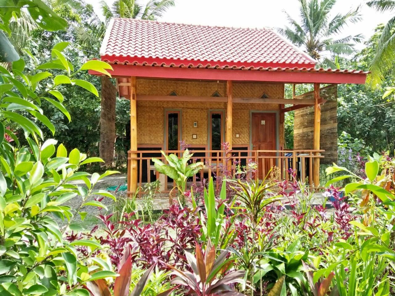 Red Island Bungalows Pasanggaran Rum bild