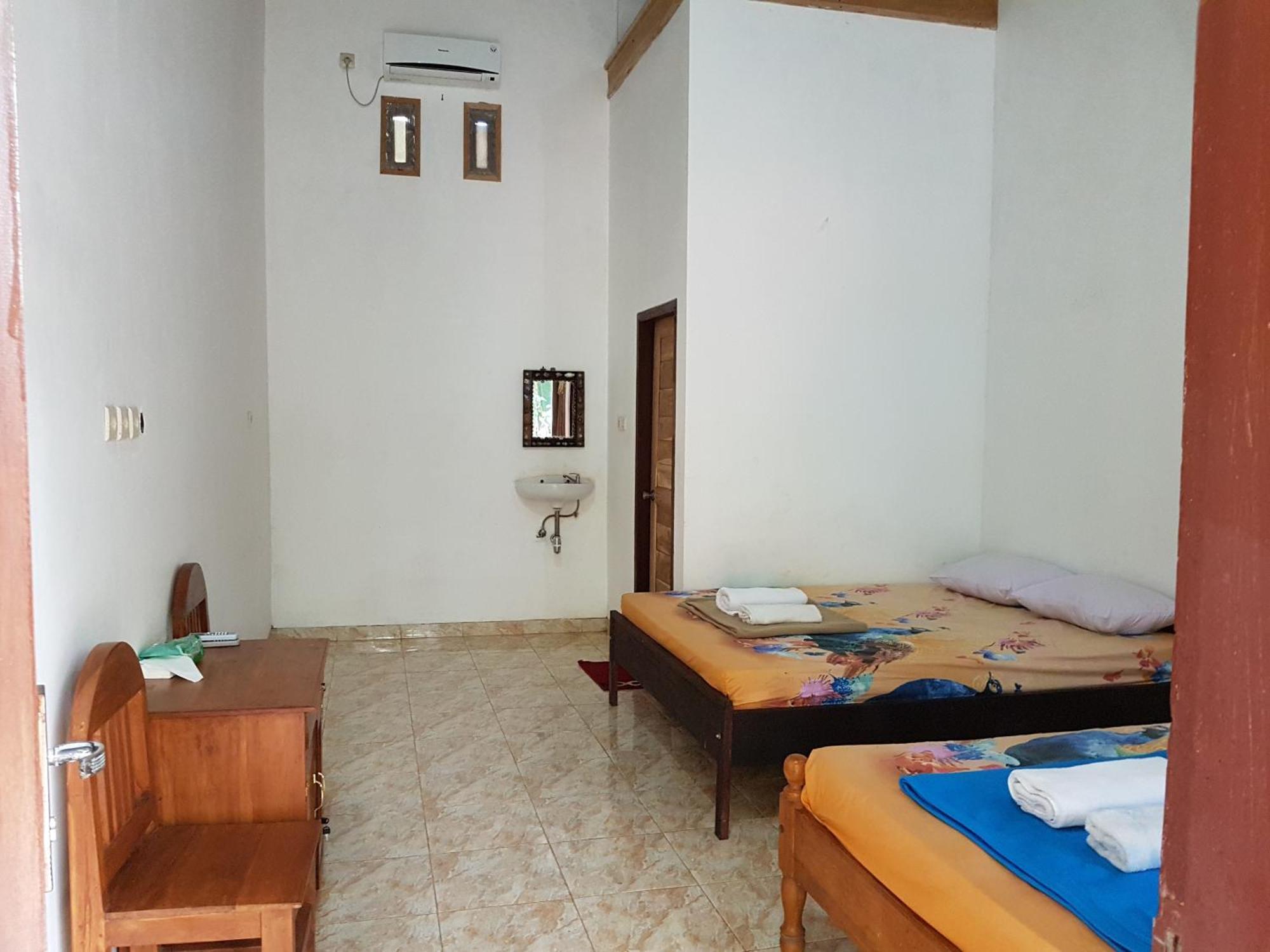 Red Island Bungalows Pasanggaran Rum bild