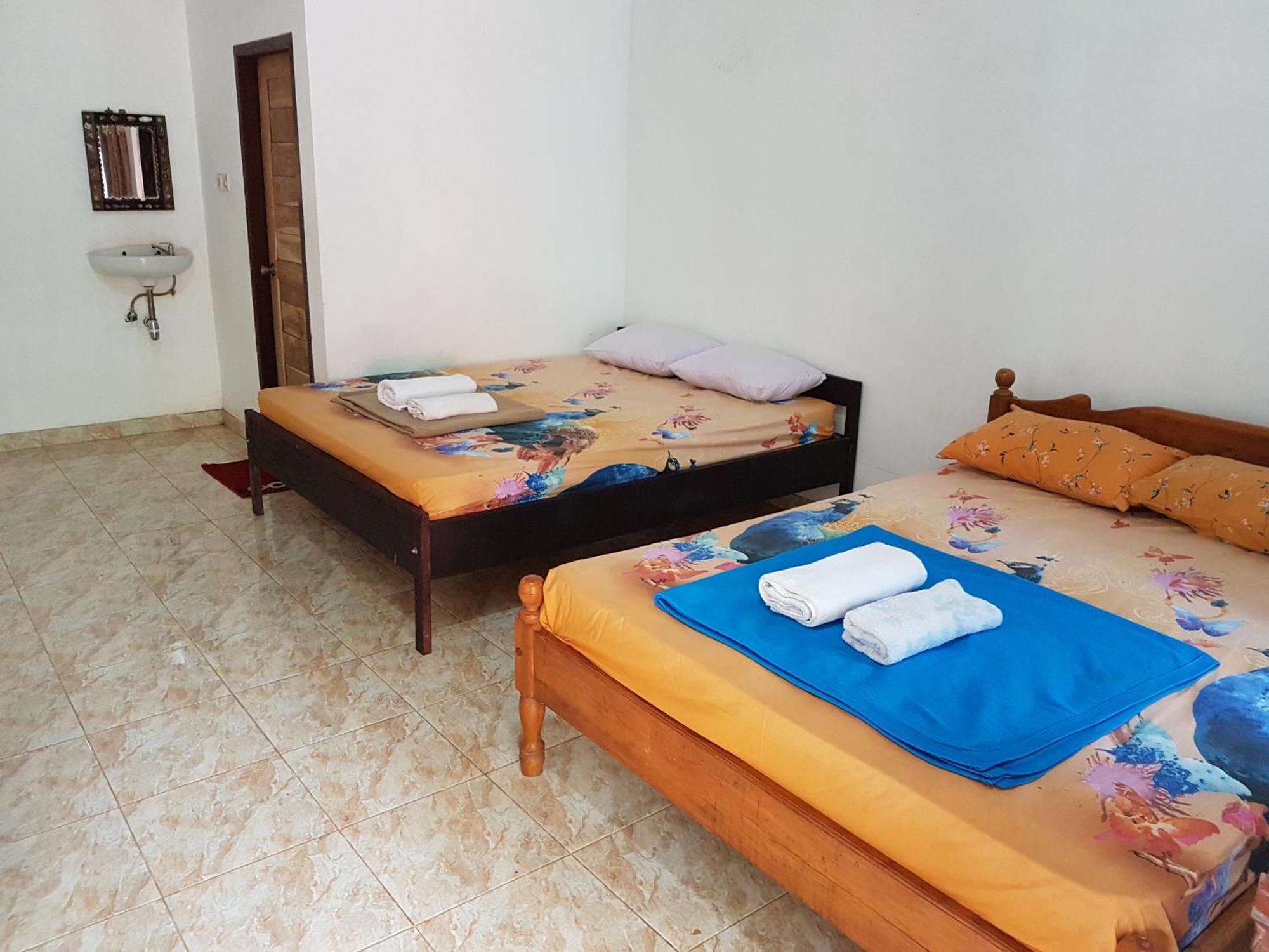 Red Island Bungalows Pasanggaran Rum bild