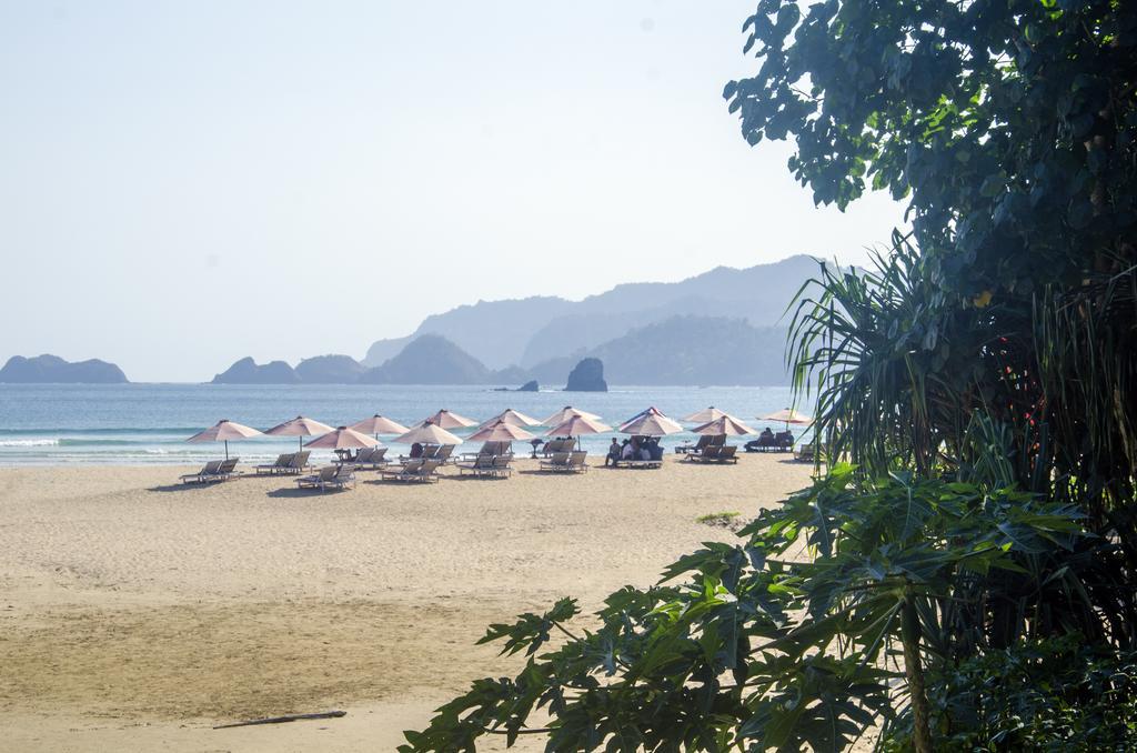 Red Island Bungalows Pasanggaran Exteriör bild