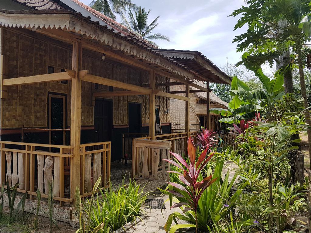 Red Island Bungalows Pasanggaran Exteriör bild