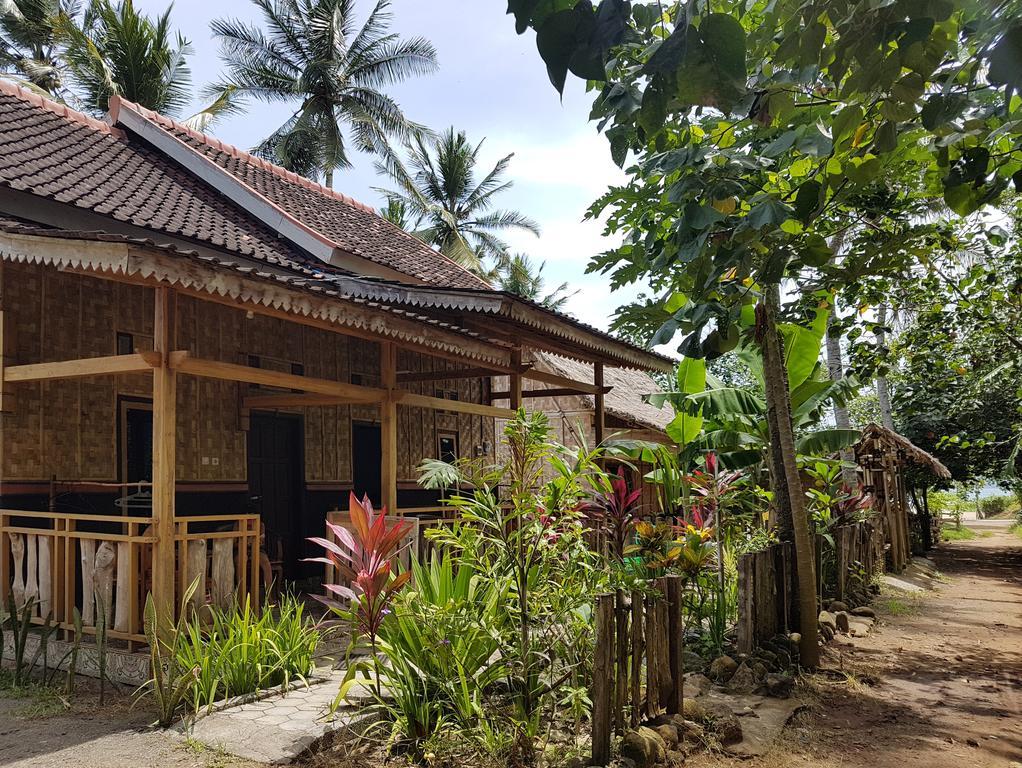 Red Island Bungalows Pasanggaran Exteriör bild