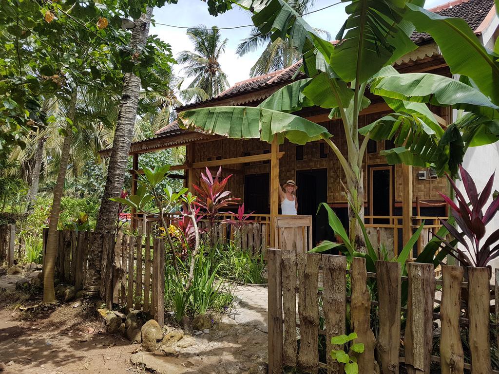 Red Island Bungalows Pasanggaran Exteriör bild