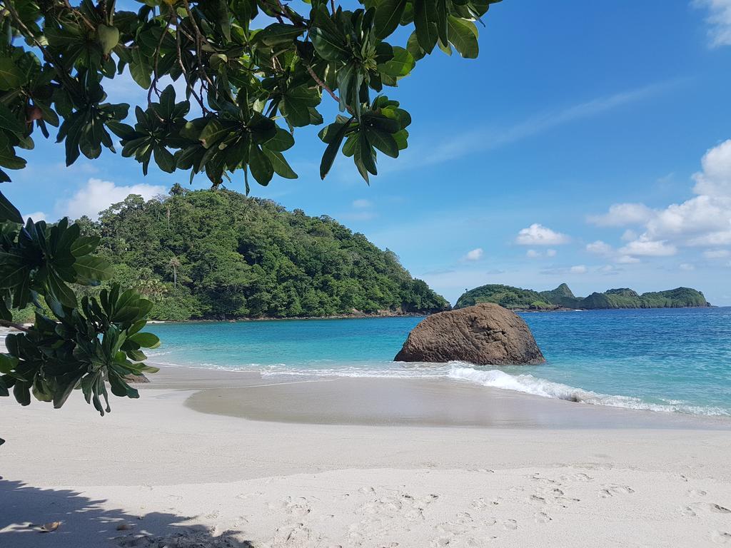 Red Island Bungalows Pasanggaran Exteriör bild