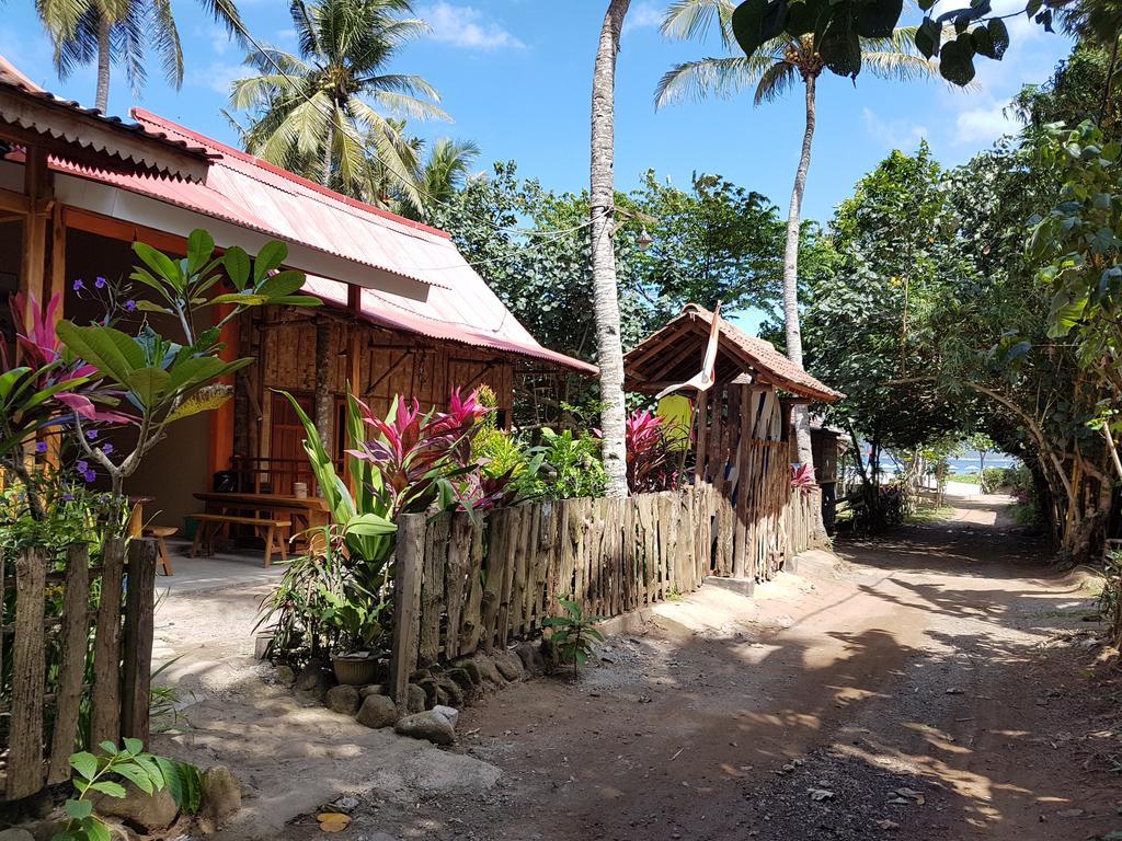 Red Island Bungalows Pasanggaran Exteriör bild
